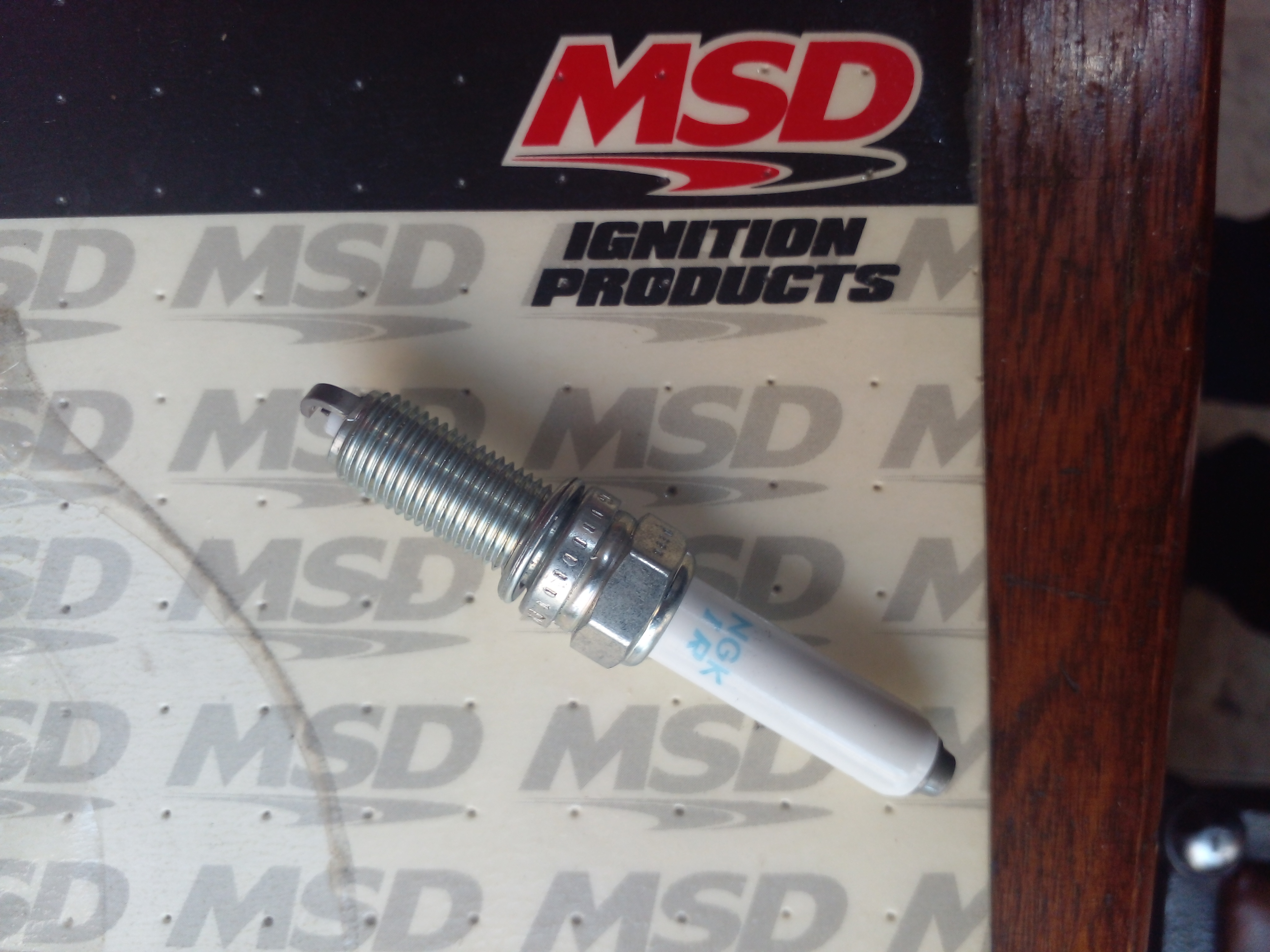 شمع موتور پورشه ماکان NGK