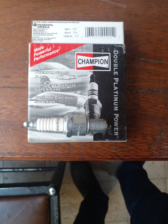 شمع خودرو CHAMPION آمریکایی سوزنی پایه کوتاه