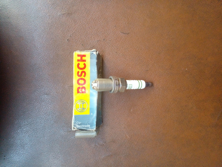 شمع خودرو BOSCH معمولی ۴ پلاتین آلمانی
