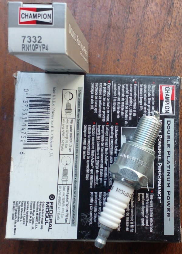 شمع اتومبیل شامپیون سوزنی پایه کوتاه آمریکایی