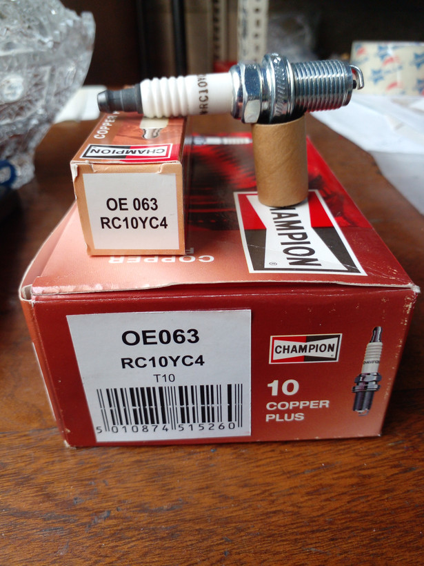 شمع اتومبیل Champion پایه کوتاه معمولی RC10YC4T10