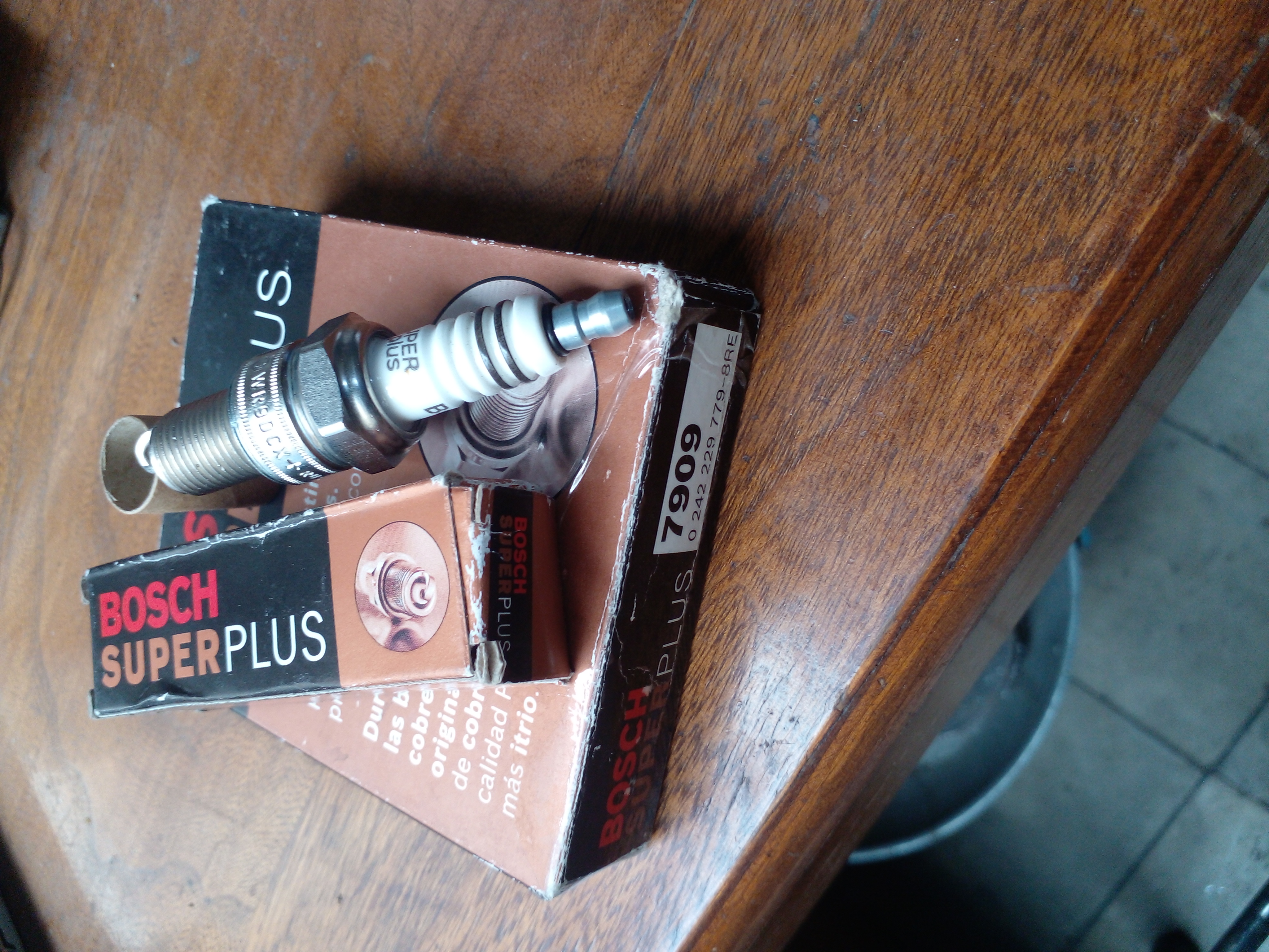 شمع اتومبیل اتریوم Bosch خط مشکی معمولی روس 7909