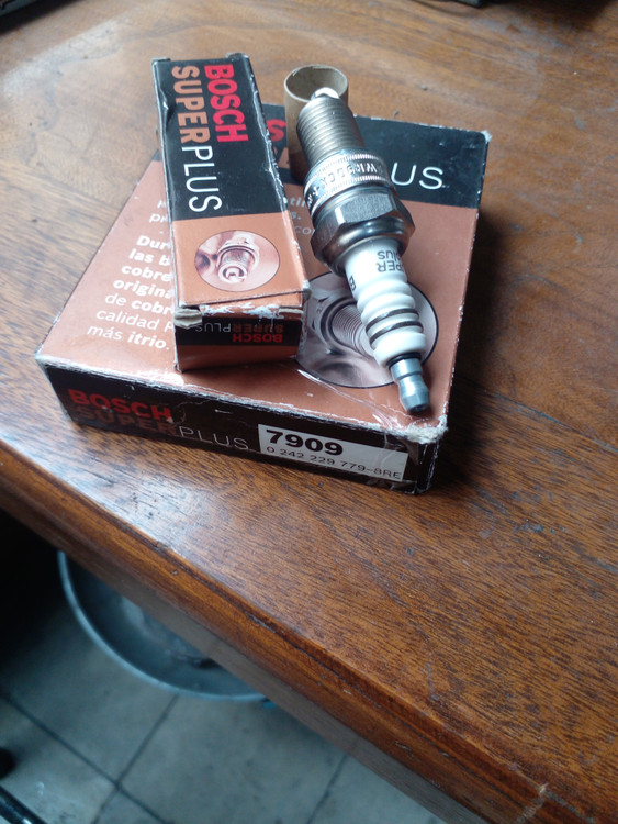 شمع اتومبیل اتریوم Bosch خط مشکی معمولی روس 7909