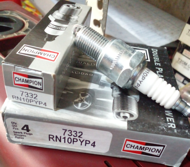 شمع اتومبیل CHAMPION پایه کوتاه سوزنی آمریکایی