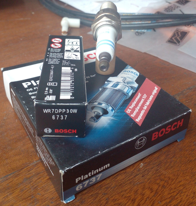 شمع اتومبیل بوش پلاتینیوم سوزنی پایه کوتاه