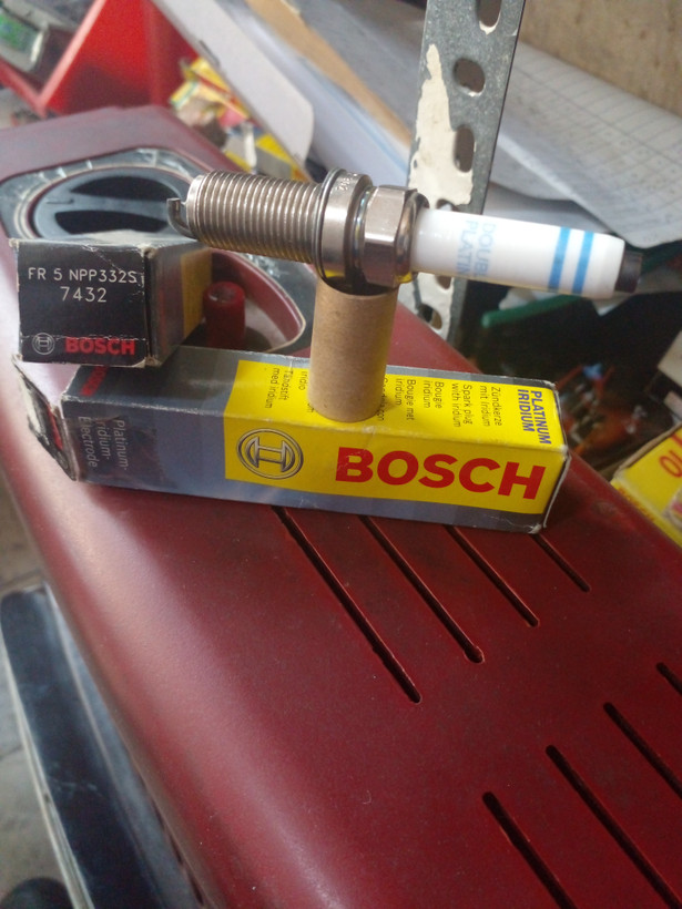 شمع اتومبیل BOSCH معمولی ۴ پلاتین آلمانی