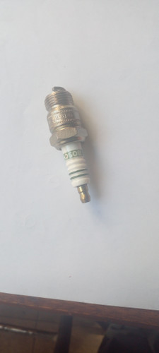 شمع خودرو بوش قدیمی فورد کد D6BC