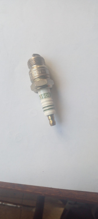 شمع خودرو بوش قدیمی فورد کد D6BC