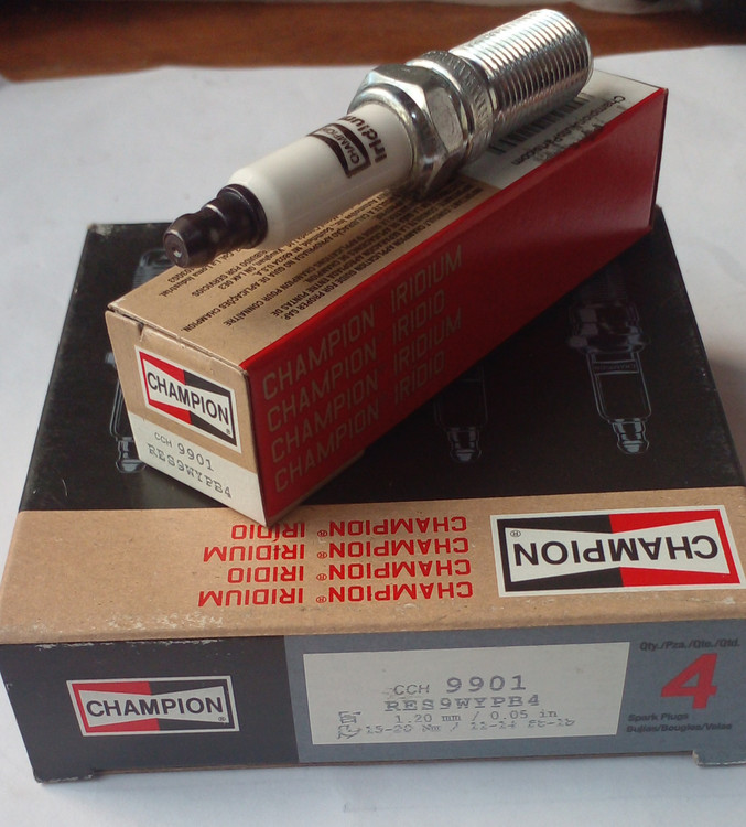 شمع ایریدیوم برند CHAMPION سوزنی کونیک پایه بلند