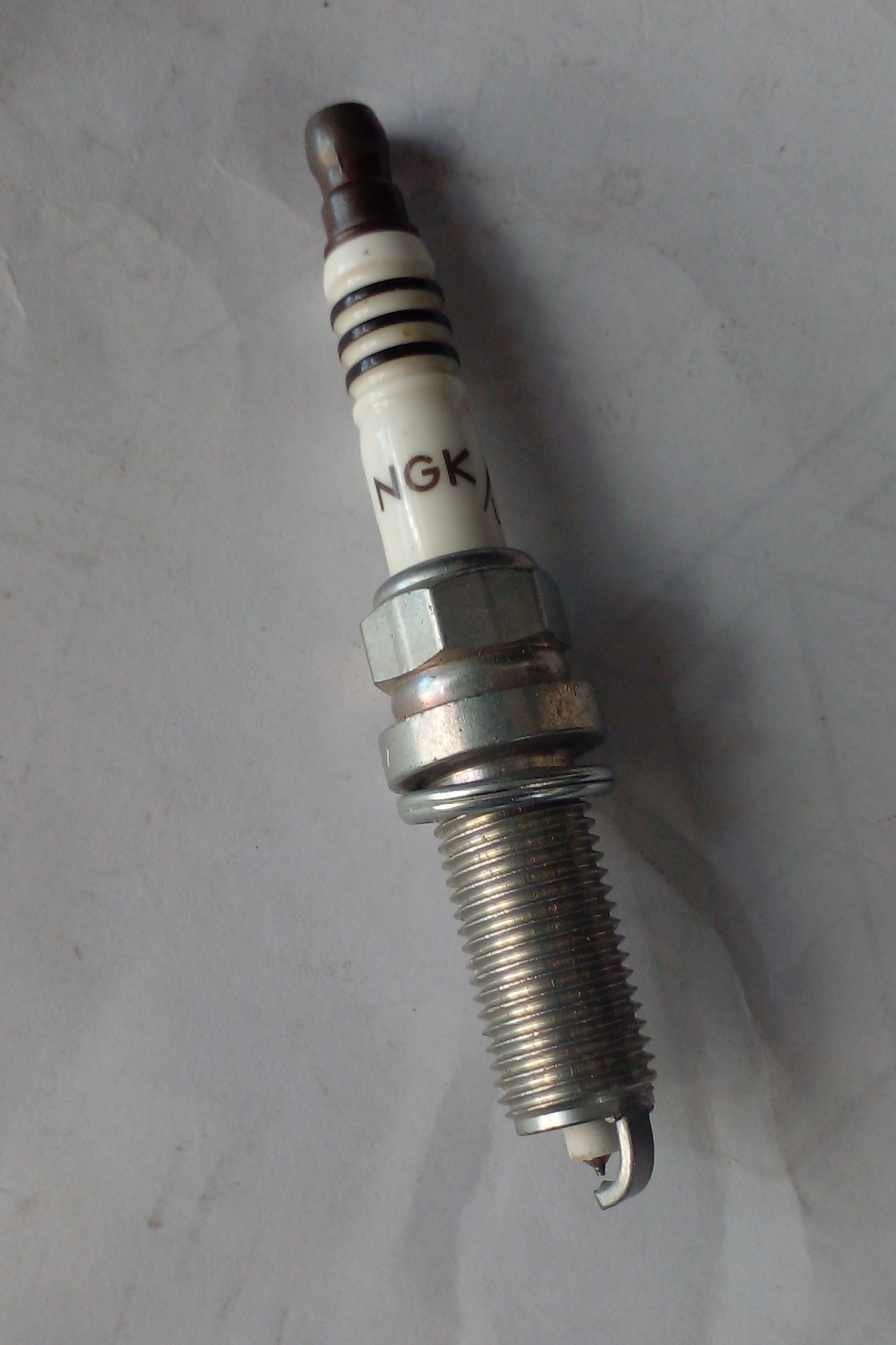 شمع NGk ایریدیوم آچار ۱۴ سوزنی برای ماشینهای خارجی جدید