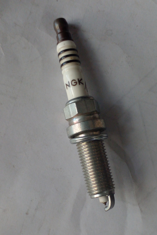 شمع NGk ایریدیوم آچار ۱۴ سوزنی برای ماشینهای خارجی جدید