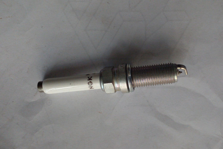 شمع سوزنی ایریدیوم NGk مدل MOPAR برای پاسات جدید