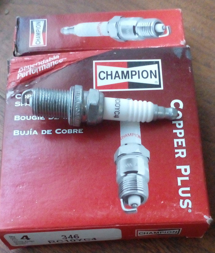 شمع پایه کوتاه آچار ۱۶ اصل آمریکا برند CHAMPION