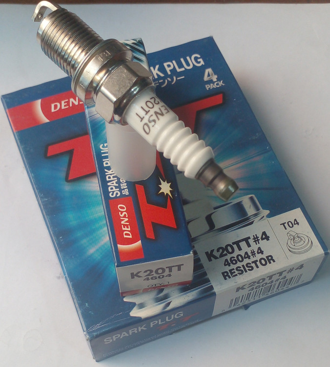 شمع خودرو دو سوزنه پایه کوتاه دنسو تی تی