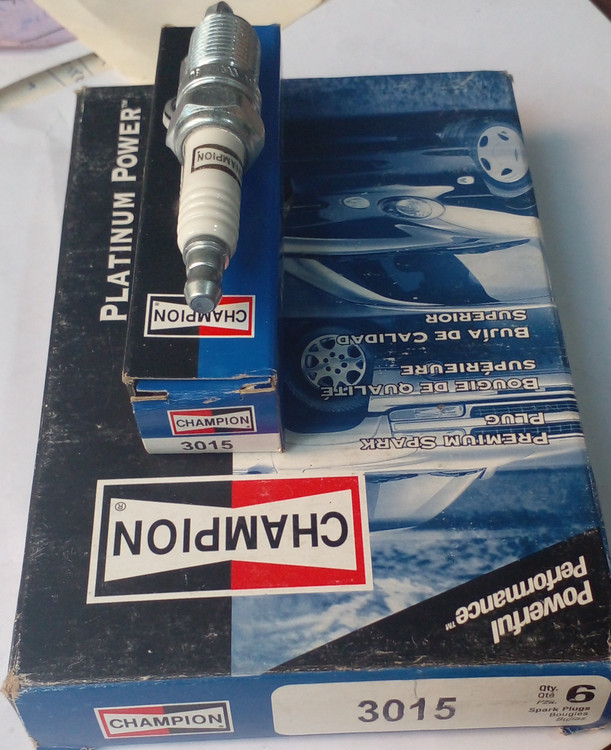 شمع اتومبیل شامپیون پایه کوتاه اصل آمریکا پلاتینیوم کونیک سوزنی