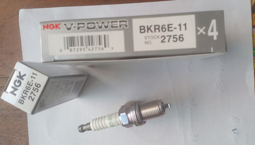 شمع اتومبیل وی پاور انجیکا آچار ۱۶ پایه کوتاه